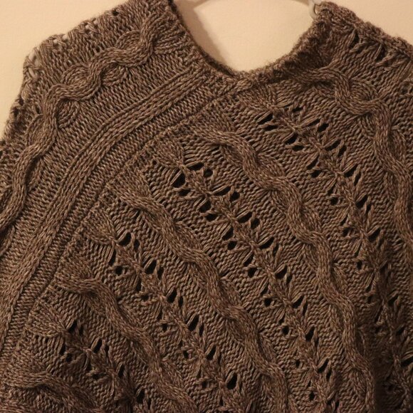 Iperico triangle draped shawl with various knitted designs, Made in Italy - Picture 5 of 7